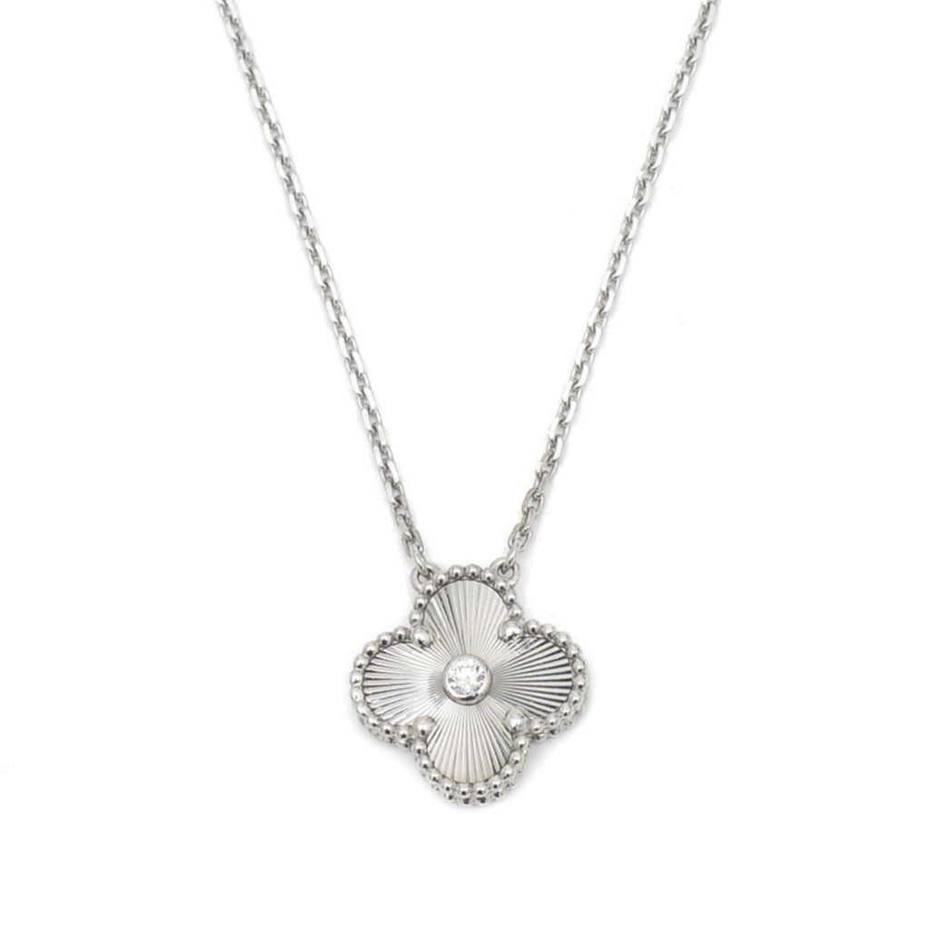 Sliver  Clover Stainless Steel Necklace – A Statement of Elegance