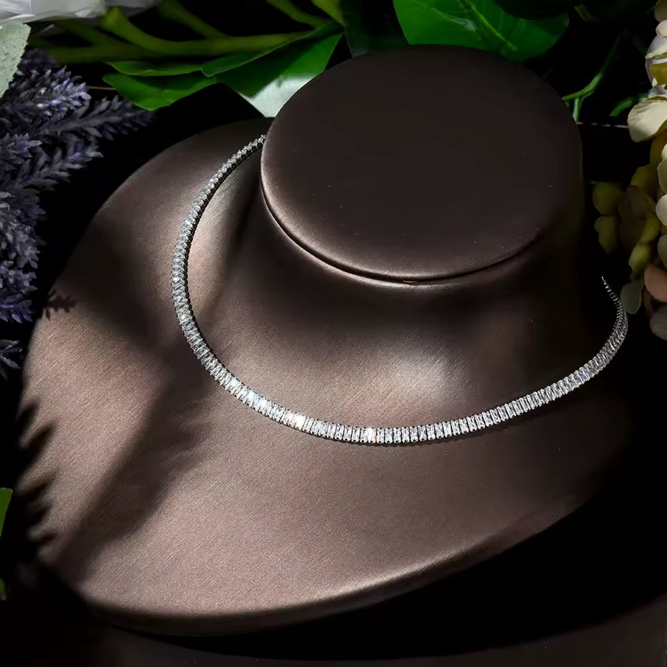 The "Ligne de Fuite" Baguette Choker Suite