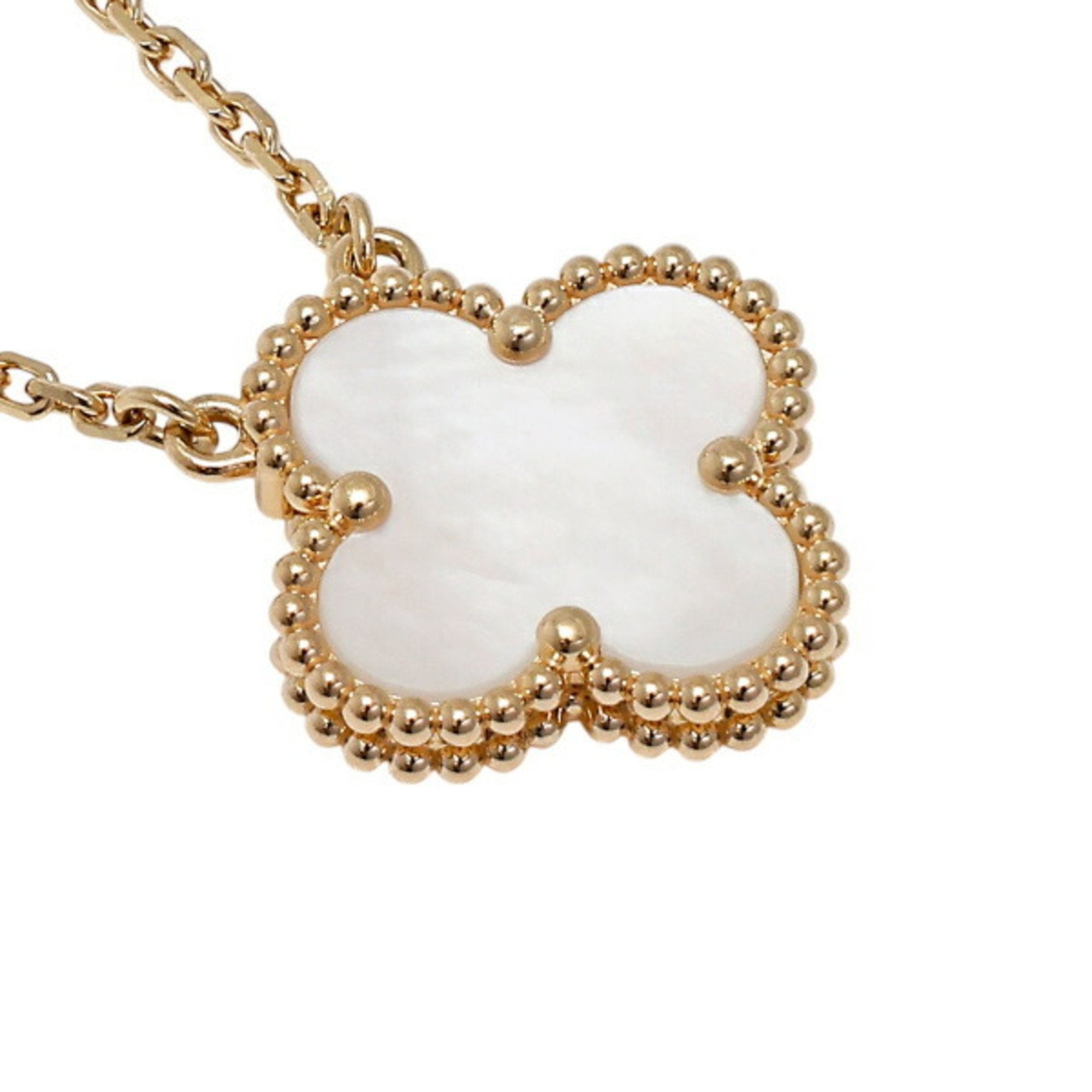 Sliver  Clover Stainless Steel Necklace – A Statement of Elegance