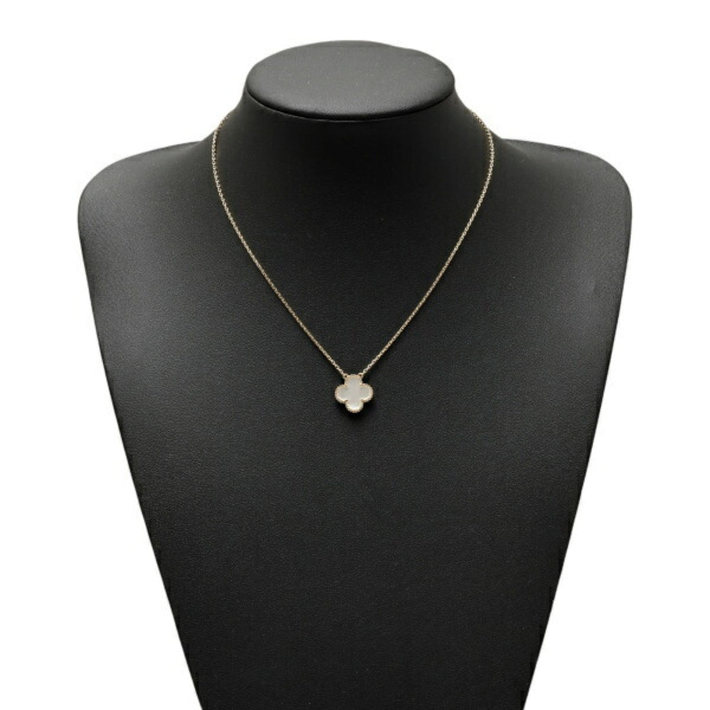Sliver  Clover Stainless Steel Necklace – A Statement of Elegance