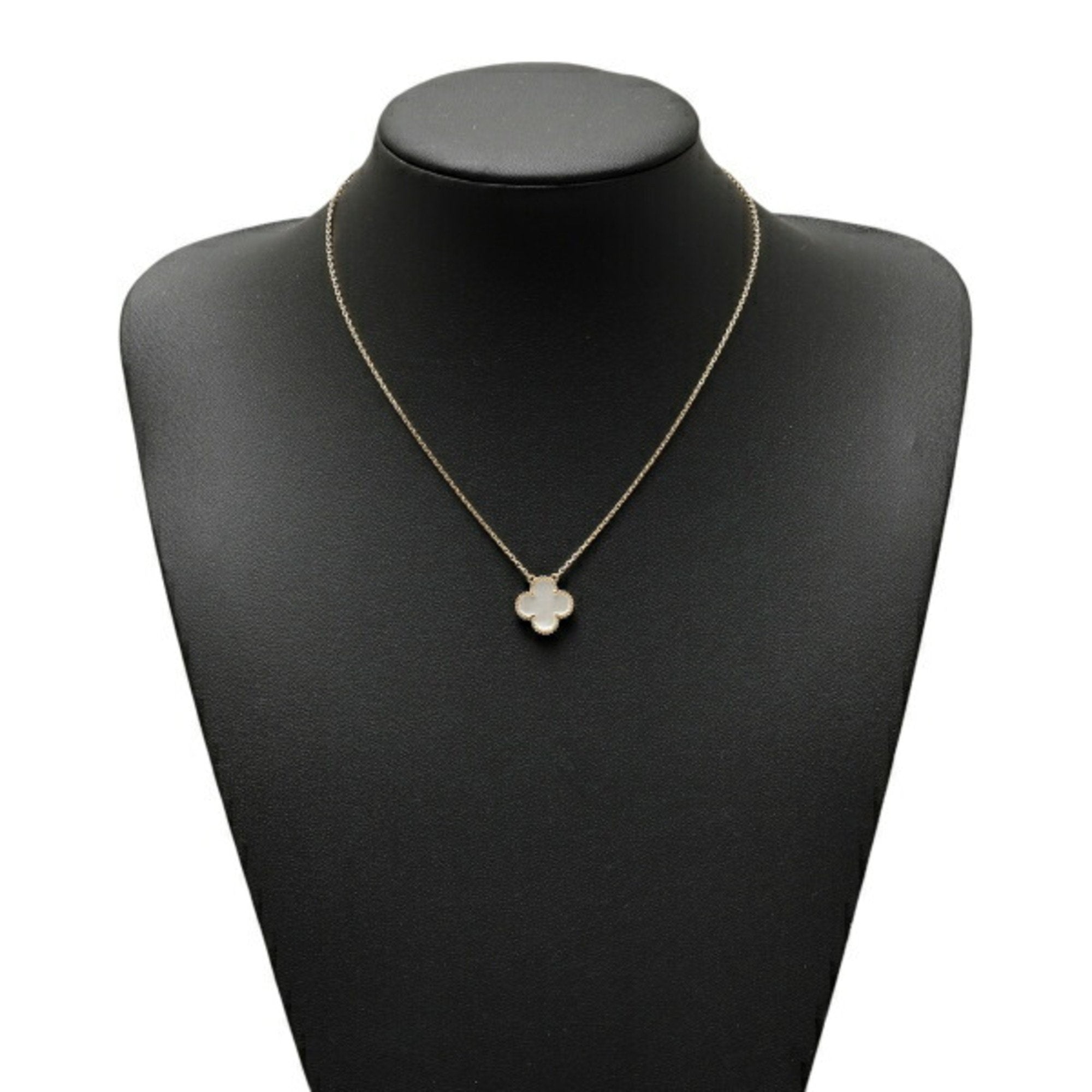 Sliver  Clover Stainless Steel Necklace – A Statement of Elegance