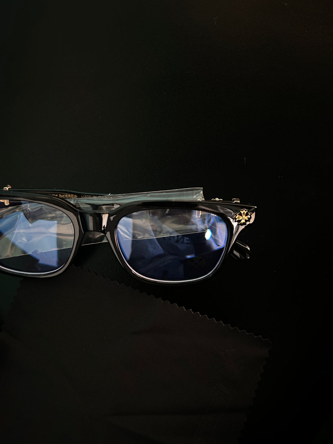 Chrome heart glasses - black & gold badges