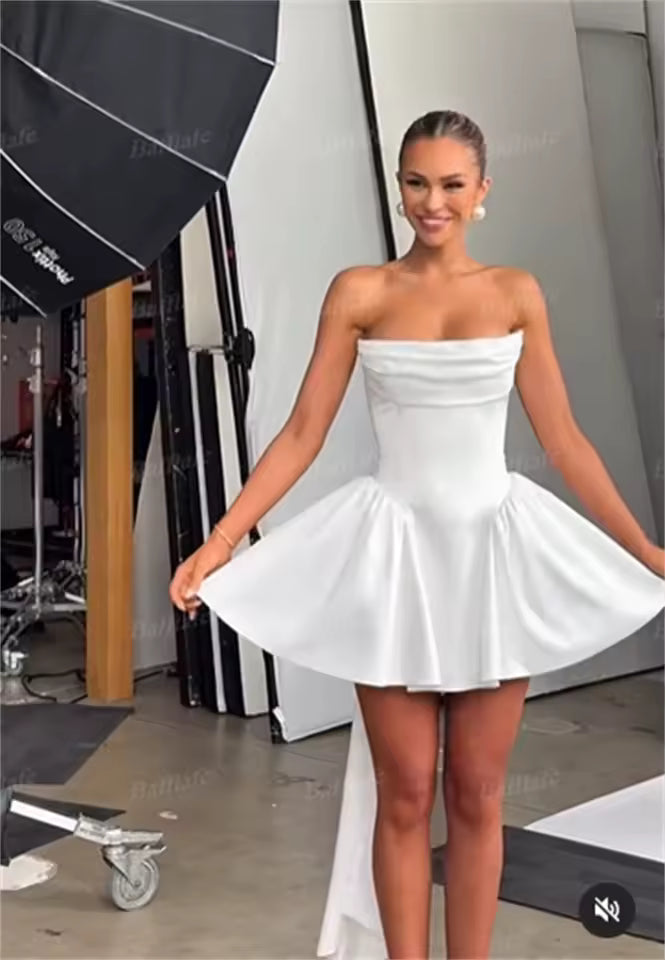 The "Aéroligne" Mini Gown